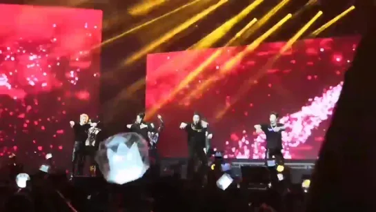 [Fancam][06.07.2019] The 3rd World Tour "WE ARE HERE" in Paris - OH MY!