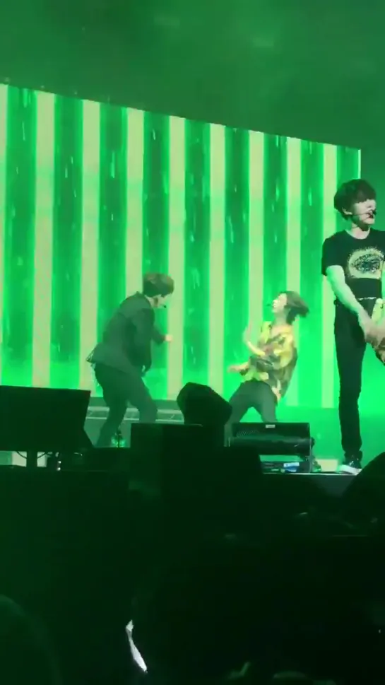 [Fancam][06.07.2019] The 3rd World Tour "WE ARE HERE" in Paris - FALLIN'