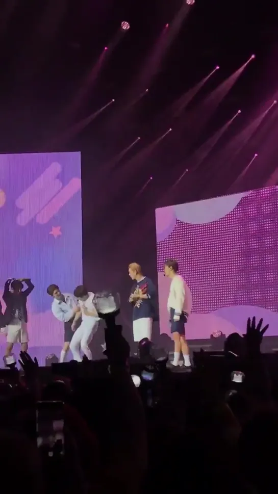 [Fancam][03.07.2019] The 3rd World Tour "WE ARE HERE" in Amsterdam - SWEETHEART