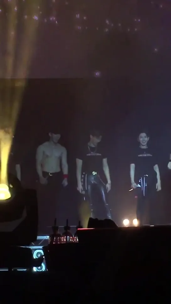 [Fancam][03.07.2019] The 3rd World Tour "WE ARE HERE" in Amsterdam - ENCORE