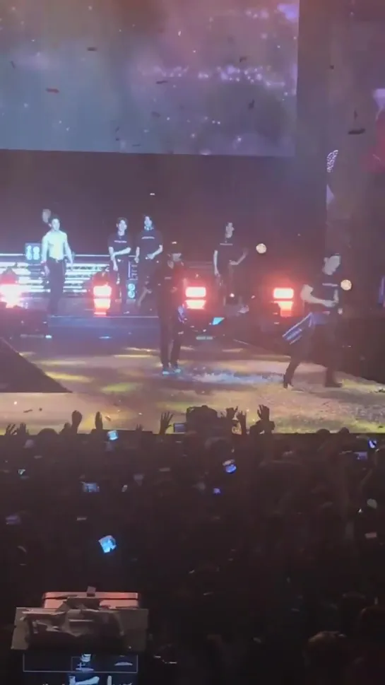 [Fancam][29.06.2019] The 3rd World Tour "WE ARE HERE" in Madrid - ENCORE