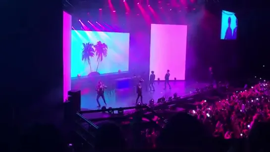 [Fancam][05.06.2019] The 3rd World Tour "WE ARE HERE" in Sydney -  Play It Cool