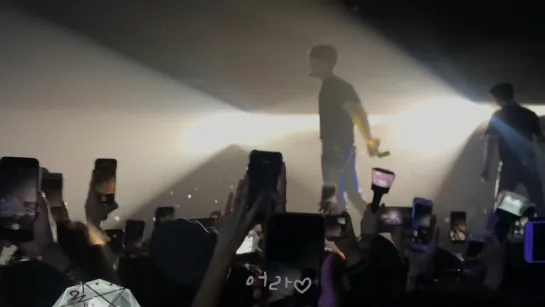 [Fancam][01.06.2019] The 3rd World Tour "WE ARE HERE" in Bangkok -  Fallin'