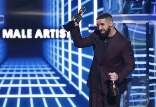 Drake Wins Top Male Artist - BBMAs 2019 [RUS SUB]