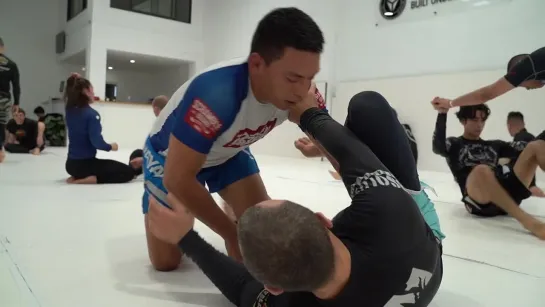 6-3 Live examples of Lachlan using the no gi De La Riva system in practice