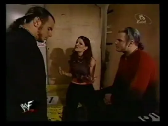 Lita backstage(WWF Heat 24.12.2000)