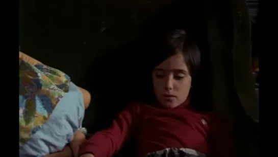 Carlos Saura, 1976,  Cría cuervos , cena  Porque Te Vas , com Ana Torrent