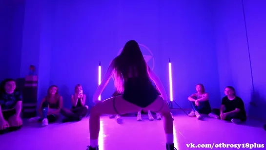 ДИАНА КАЛАРАЩУК - Twerk .Тверк