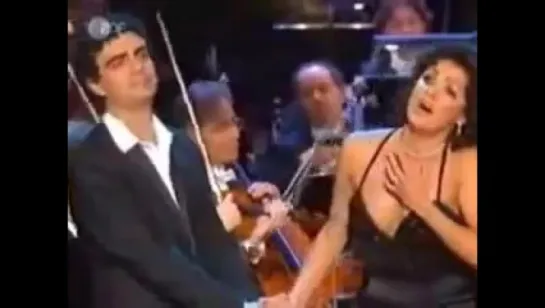 Anna Netrebko and Rolando Villazon Parigi o cara from La Traviata on Echo classic 2005