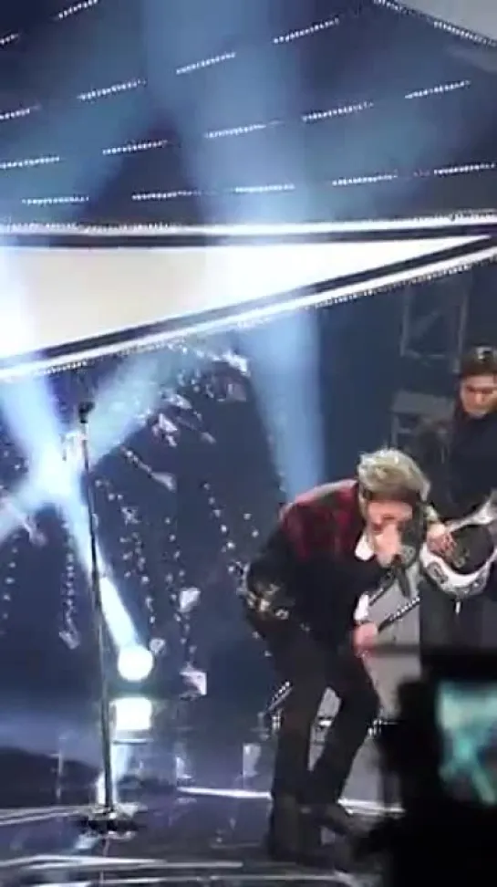 150109 Jonghyun на пред-записи KBS 'Music Bank' 'Crazy (Guilty Pleasure)'