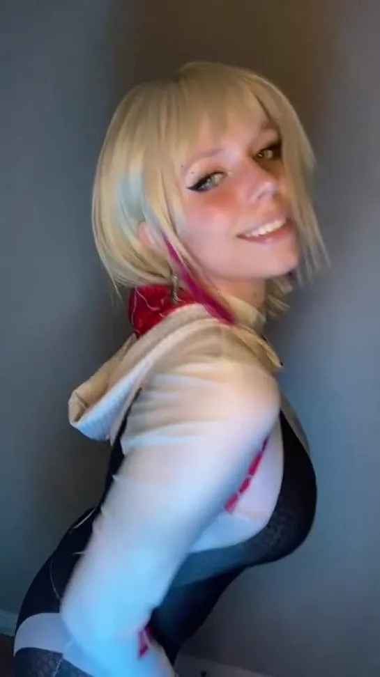 Spider Gwen cosplay