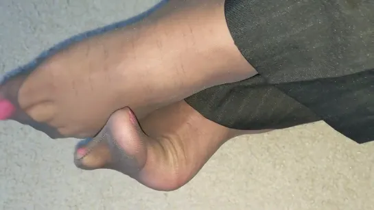 Nylon toes at play... (1080p_30fps_H264-128kbit_AAC)