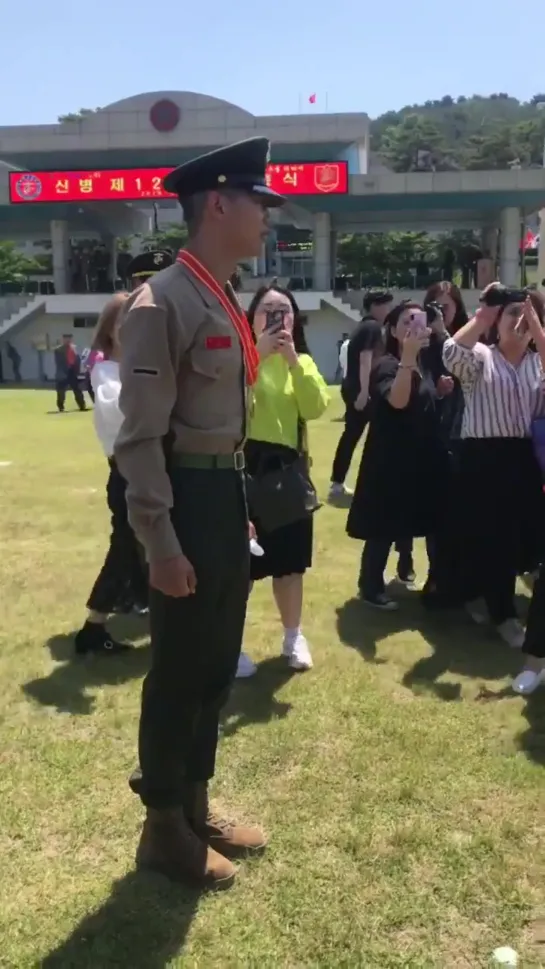 190523 Minho на церемонии завершения военной подготовки корпуса морской пехоты ⚓