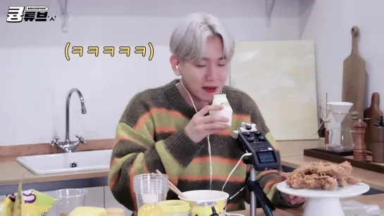 220818 Official YouTube Channel EXO/BAEKHYUN: ...Это восхитительно ^^/Yellow Mukbang ASMR