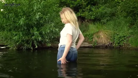 Vanessas Wet Jeans Session #Wetlook #Jeans #Boots #VanessaW