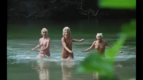 #0056 ENF -Three nudists girls bathe naked in the lake - Три голые девушки нудистки купаются в озере.