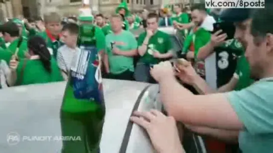 Болельщики Ирландии повредили машину, но ЗАСУНУЛИ ДЕНЬГИ внутрь / Irish fans repairing a car after smash the roof (Euro 2016)