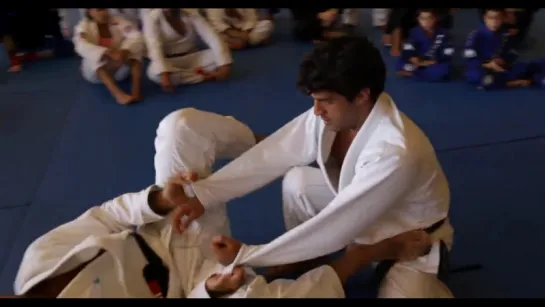 Rolles Gracie Sit-Up Sweep With Arm-Trap