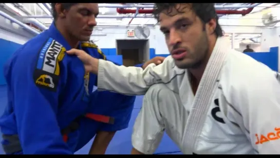 Cross-Collar Choke From Butterfly Guard by Gregor Gracie #техники_за_200