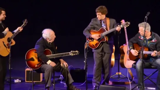 Tommy Emmanuel and Friends   Playing Whispering