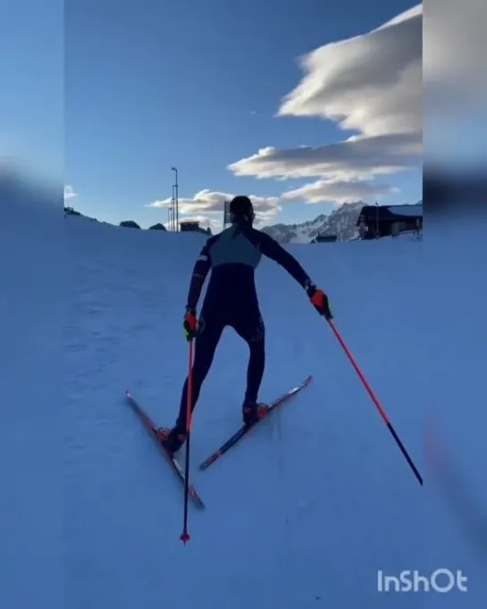 Лиза Виттоцци готовится к домашнему этапу на горном перевале Passo di Stalle🇮🇹☀️ (17/01/2022)