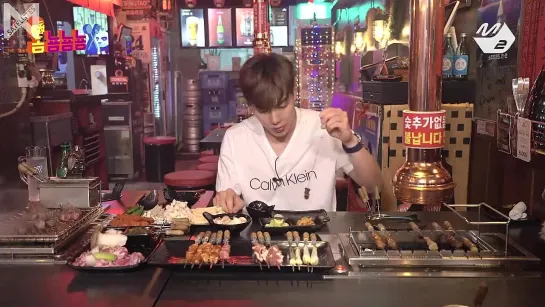 [Рус. саб][04.06.2019][Om Nom Nom Nom] Monsta X Shownus eating show for lamb skewers (Eating Show)