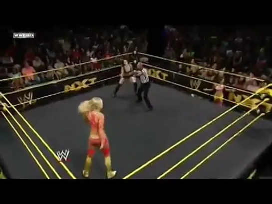 Divas All World | Summer Rae(w/Sasha Banks) vs Paige.