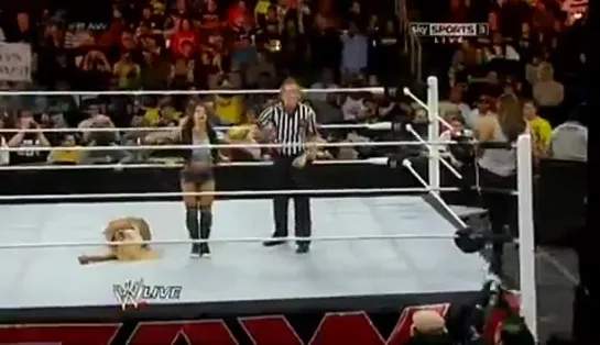 Divas All World | Naomi and Cameron vs Aj and Tamina.