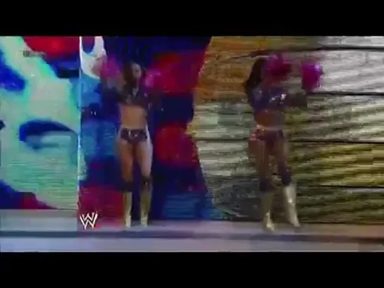 Divas All World | Naomi and Cameron dance.