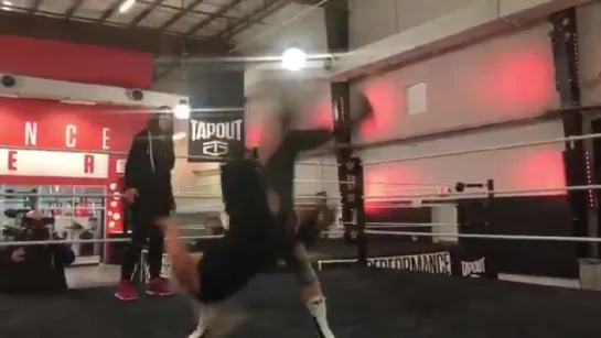 @RondaRousey gets in some ring drills this morning at the @WWEPerformCtr! httpst.co0psVqkGDB8