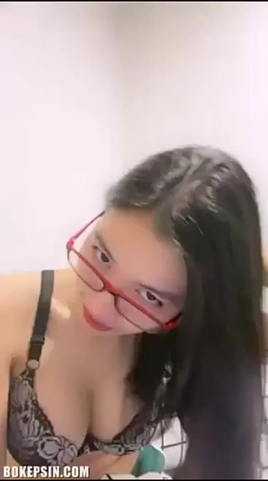 Bokep Muay ABG Cantik Berkacamata Remas Toket Live - SANGETUBE