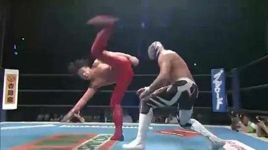 La Sombra (c) vs. Shinsuke Nakamura - 20.07.2013 (NJPW Kizuna Road 2013 - Day 9)