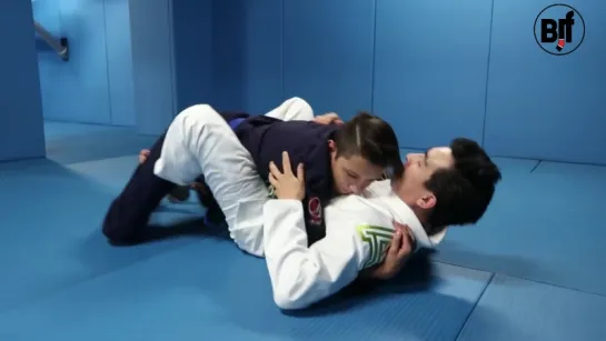 Улучшаем позицию - переход из half-guard в butterfly guard