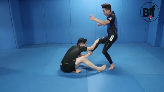 Butterfly ankle pick