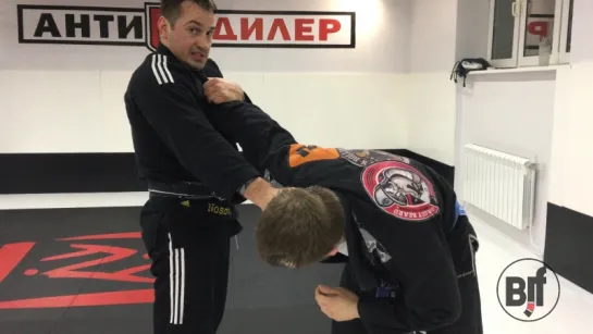 Дмитрий Носов демонстрирует выход на рычаг со стойки #bjjfreaks_TV