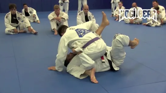 Knee In Half Guard Sweep Tom DeBlass #техники_за_200