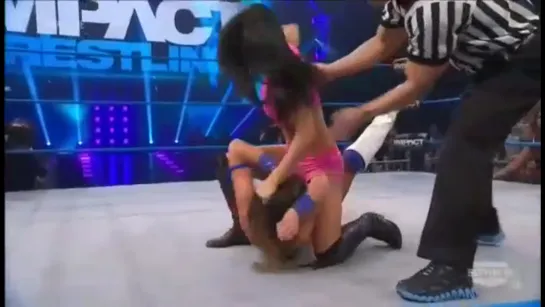 Brittany vs Gail Kim (w/Lei'D Tapa)