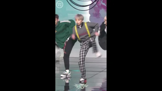 180413 {Fancam FanCam} XIUMIN - Blooming Day @Music Bank{OFFICAL}