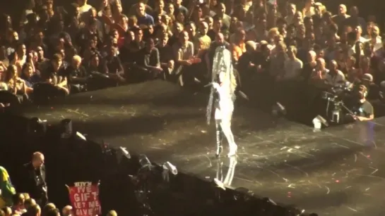 Chiggy Wiggy, 2 Hearts (Kiss Me Once Tour, Paris 15.11.2014)