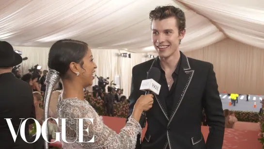 Shawn Mendes on His Gold-Streaked Hair for the Met Gala | Met Gala 2019 With Liza Koshy | Vogue [RUS SUB]