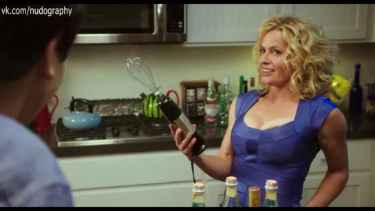 Элизабет Шу (Elisabeth Shue) без трусиков в фильме "Плохое поведение" (Behaving Badly, 2014, Тим Гаррик)