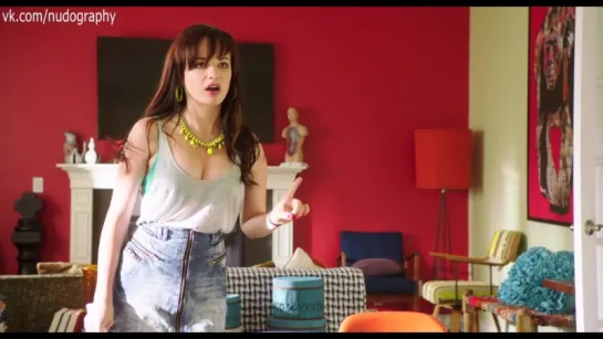 Сексуальная Эшли Рикардс (Ashley Rickards) в фильме "Плохое поведение" (Behaving Badly, 2014, Тим Гаррик)