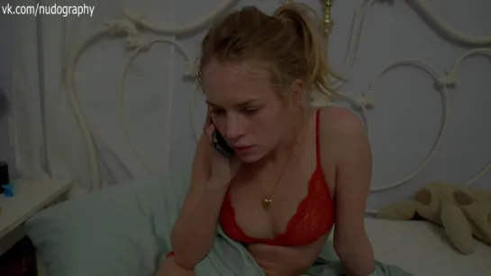 Бритт Робертсон (Britt Robertson) в лифчике в фильме "Проси меня о чём угодно" (Ask Me Anything, Undiscovered Gyrl, 2014)