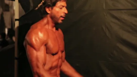 Shah Rukh Khan ¦ AB Workout ¦ Exercise ¦ SRK Rock Solid