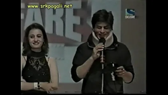 Filmfare 2002 г. Шахрукх представляет Лучшую актрису.