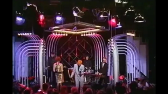 Eurythmics - Sweet Dreams (Are Made Of This) (Top Of The Pops) (1983)