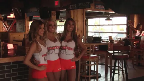 Hooters Girls