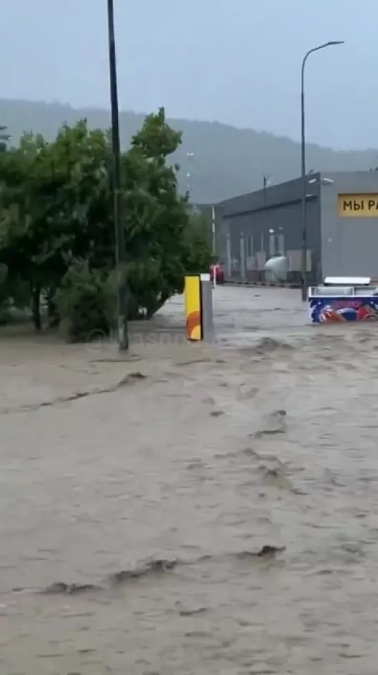 Сильный ливень затопил дороги в Туапсинском районе