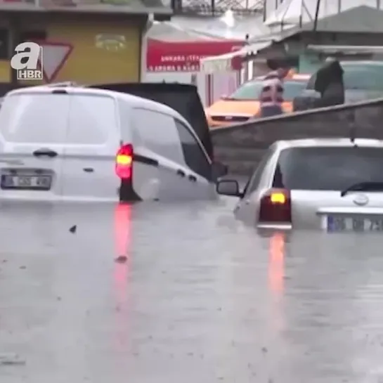 Ливни в Анкаре парализовали движение