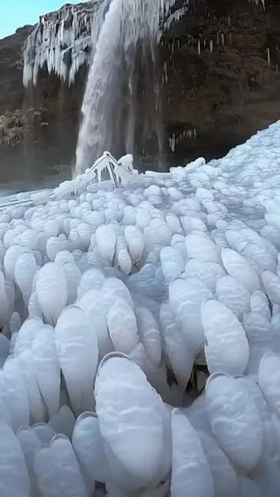 Замершая вода в Исландии